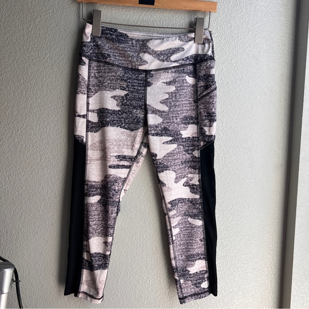 By Gottex Studio Legging Capri camo M NWOT